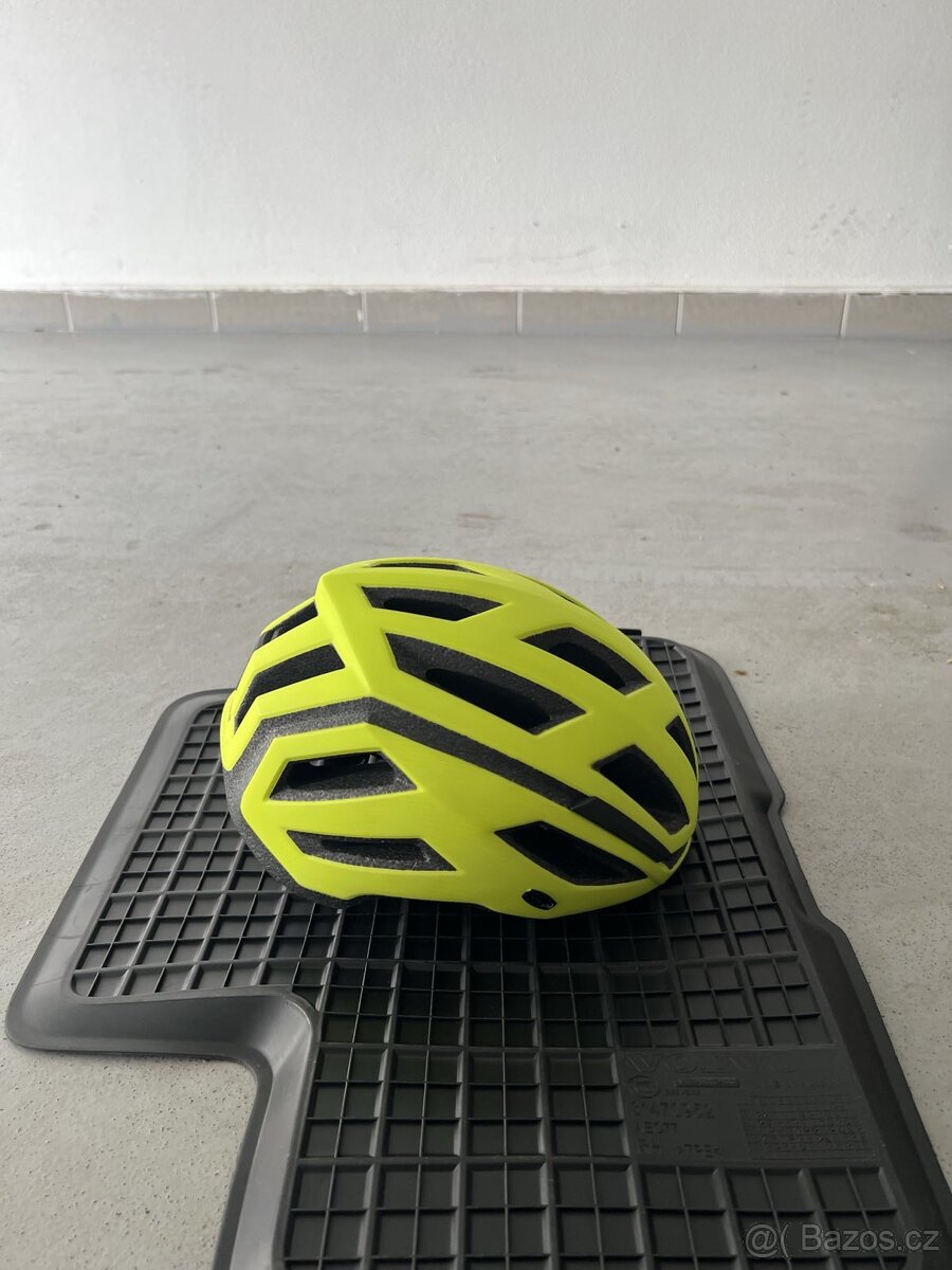 Prodám cyklo helmu Specialized