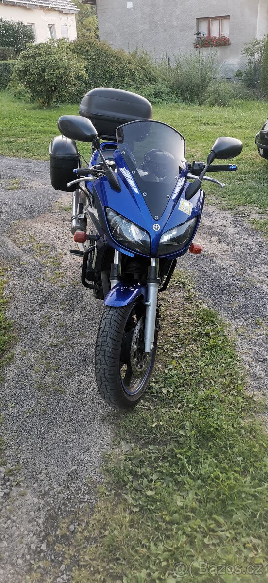 Yamaha fzs 600