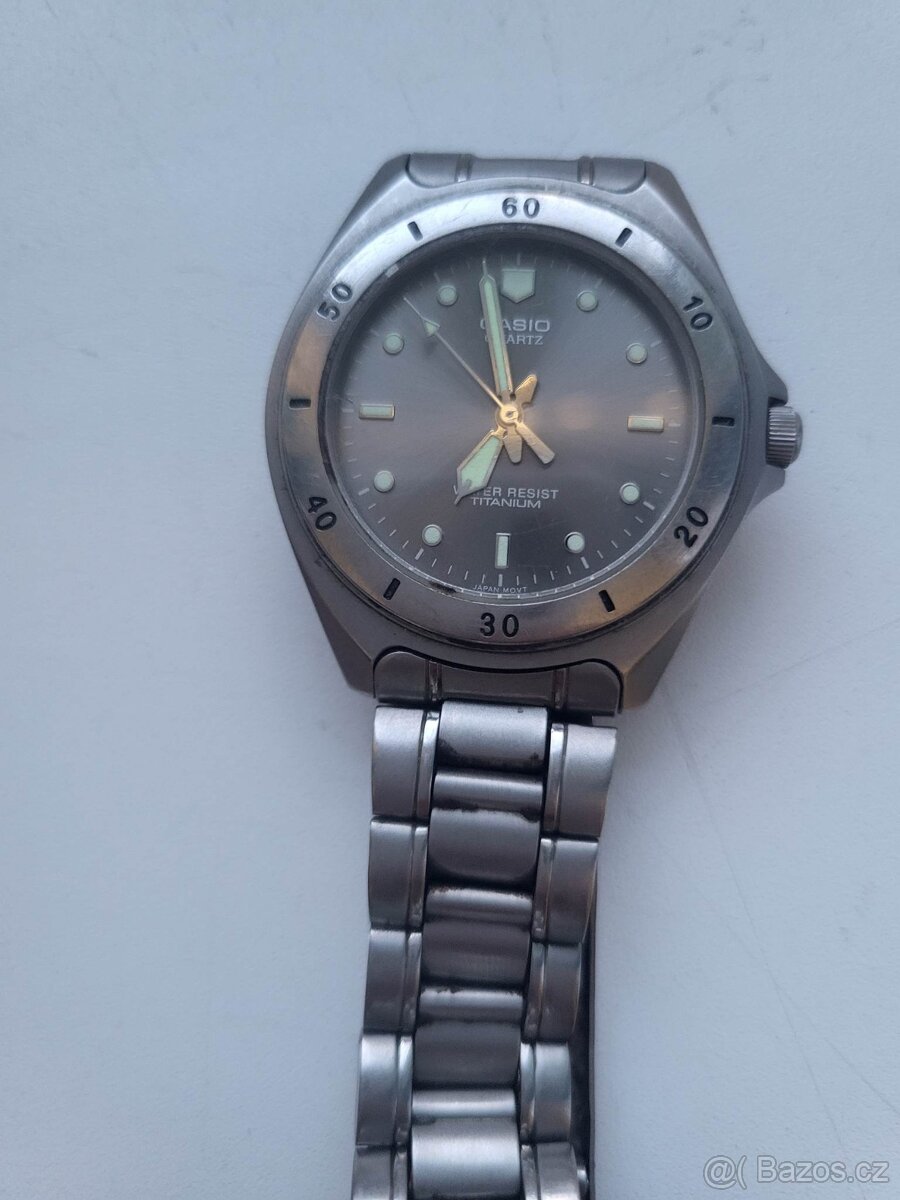 Titanové hodinky Casio Quartz