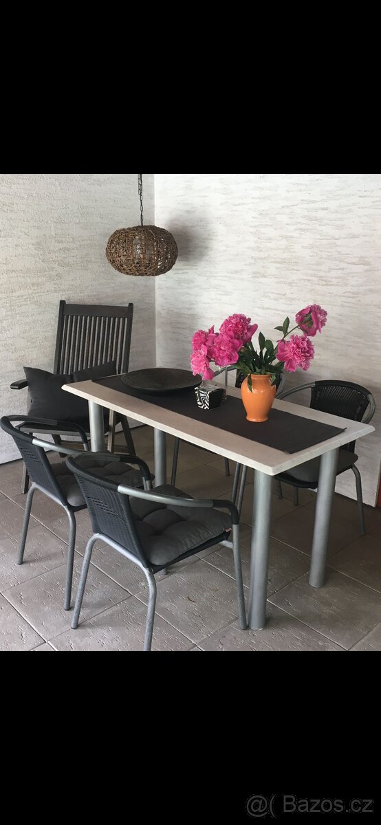 Stůl s Mramorovou deskou + 4 židle