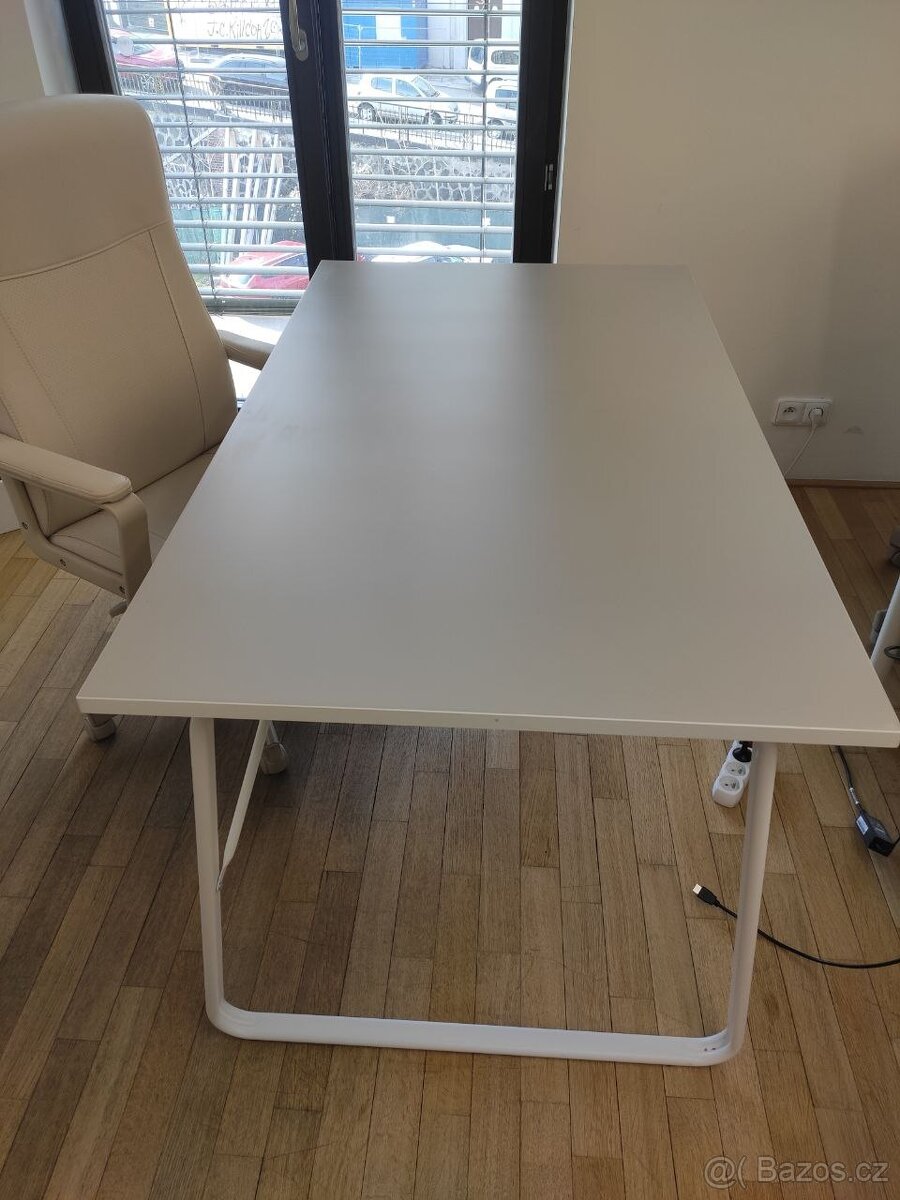 IKEA HUVUDSPELARE Herní stůl