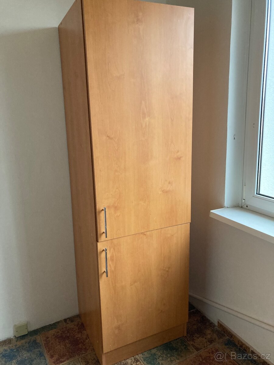 Komoda vysoká