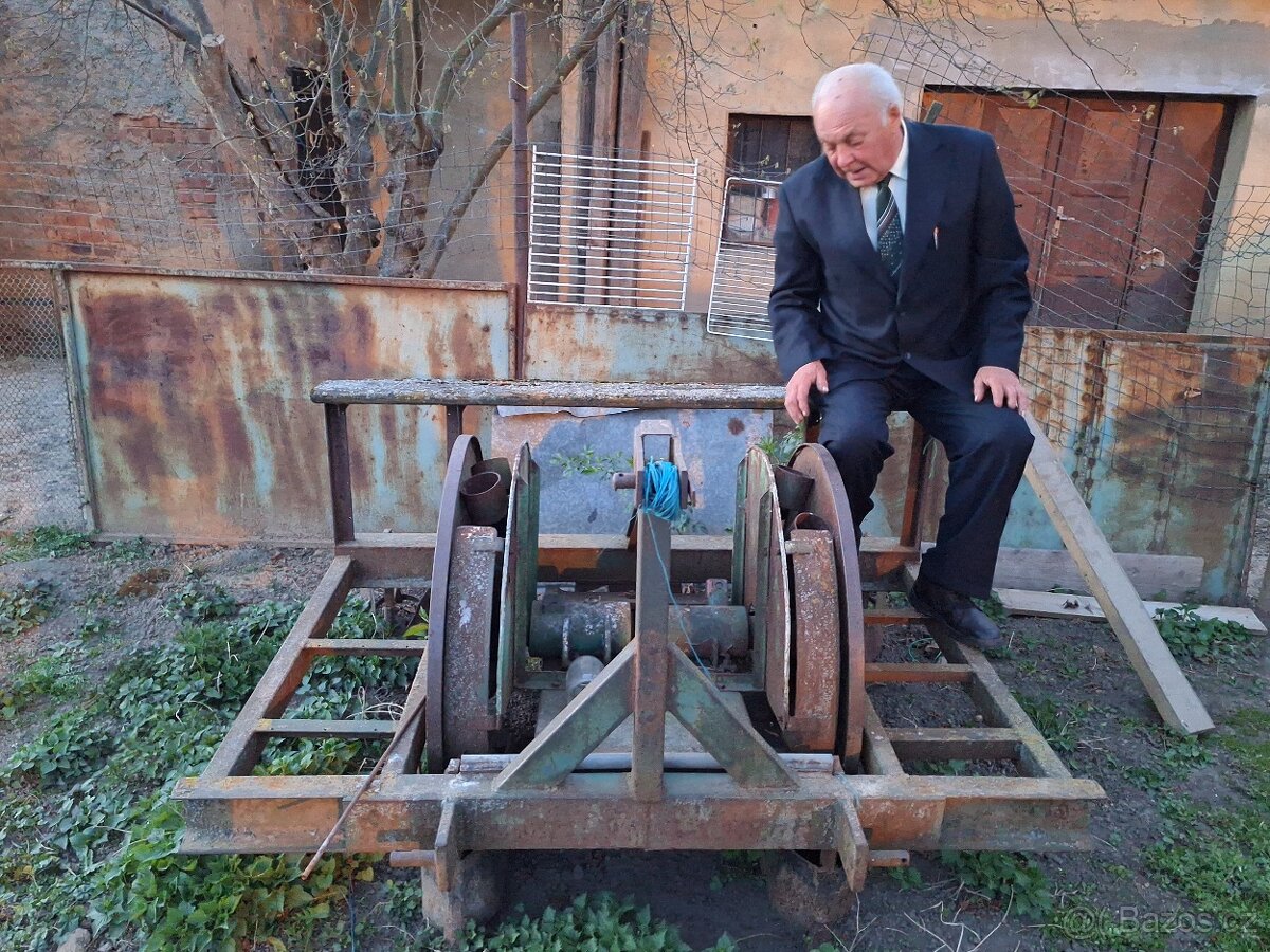 Sazeč brambor dvouřádkový, přiorávač, vyorávač, radličkovač,