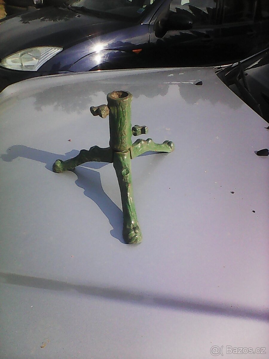 Stojánek na stromeček - litinový, nový , nepoužívaný