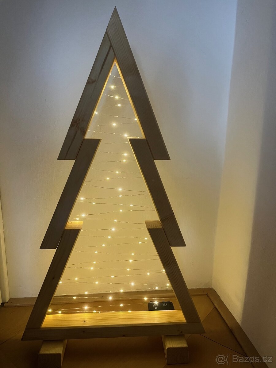 Dřevěný vánoční stromeček