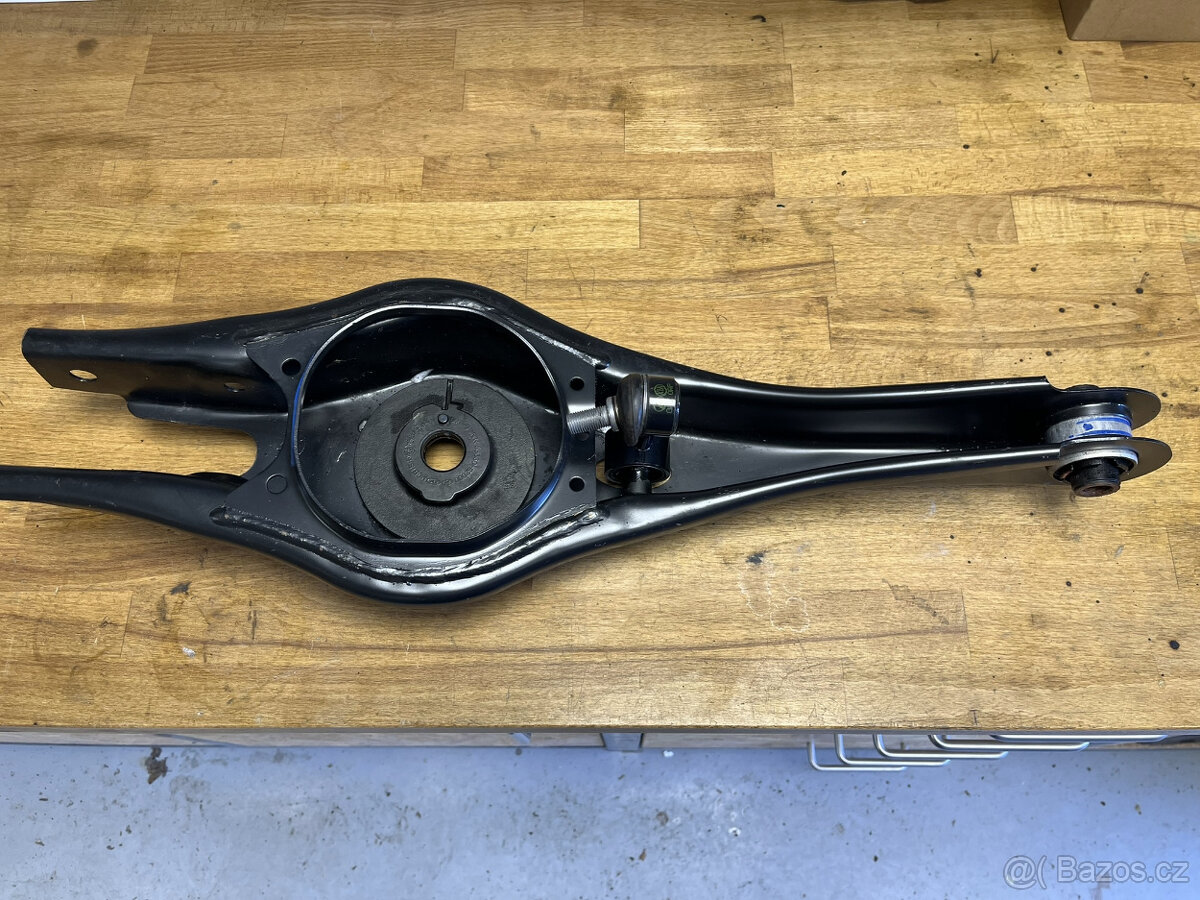 Podélné rameno zadní náprava Hyundai i30, KIA Ceed