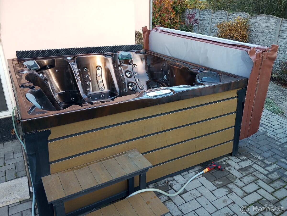 Akrylátová venkovní vířivka izolační kryt a Balboa