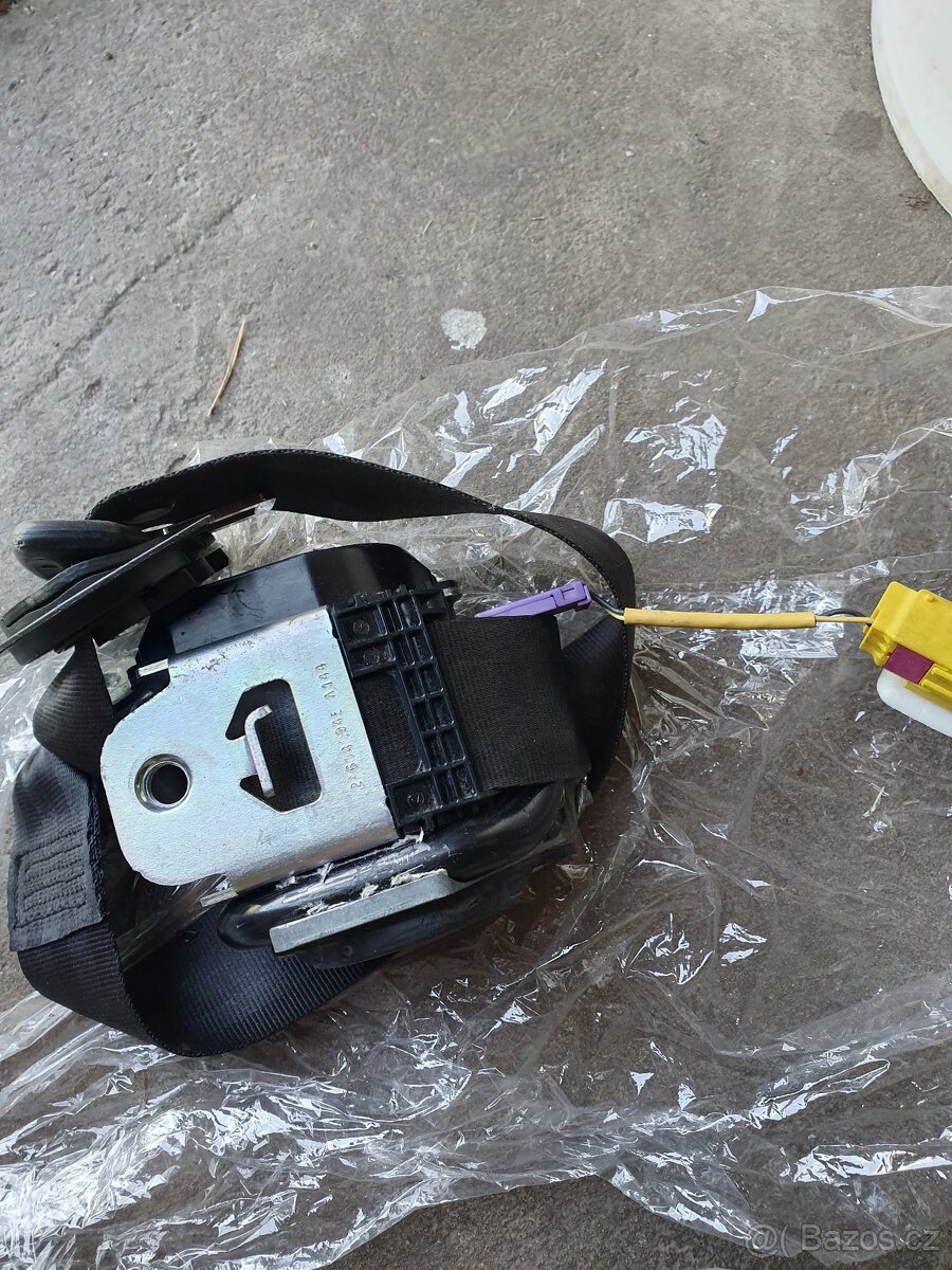 Prodám díly na VW Golf 5