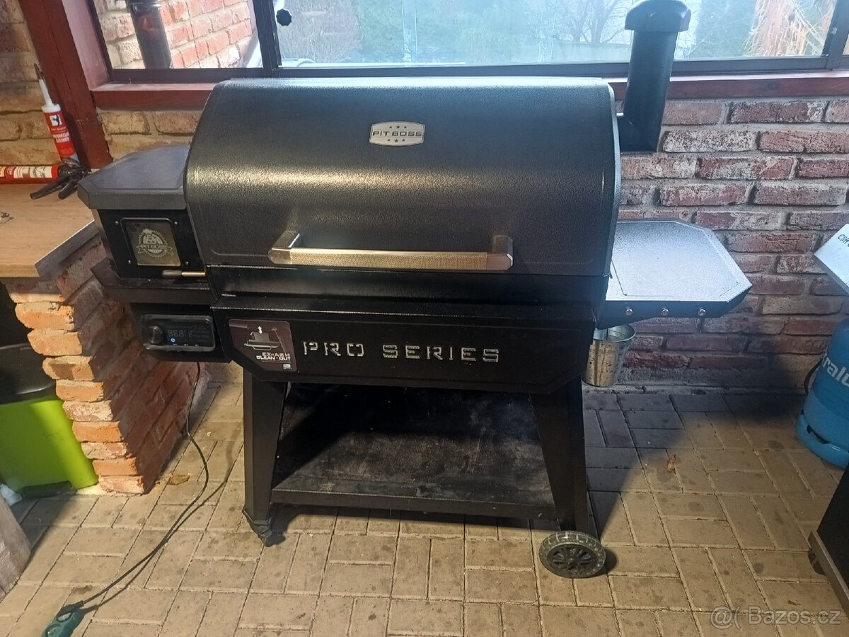 Pit boss 1600 WiFi peletový gril