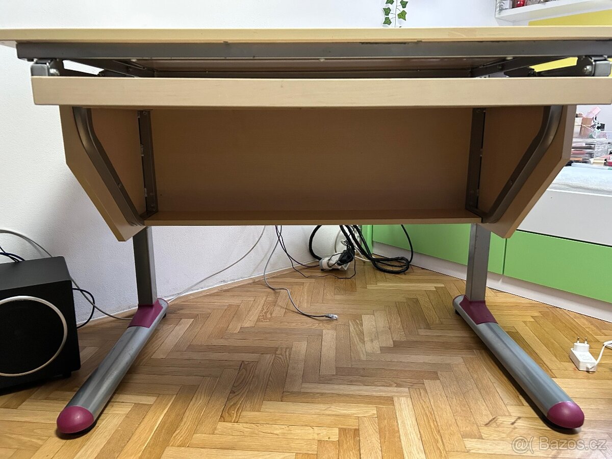 Rostoucí stůl