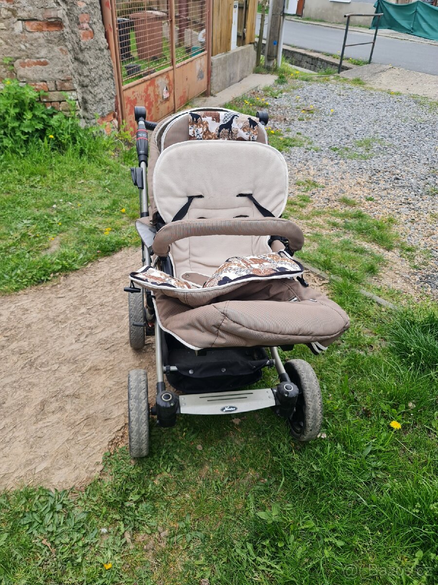 REZERVACE, Dětský kočárek Hartan