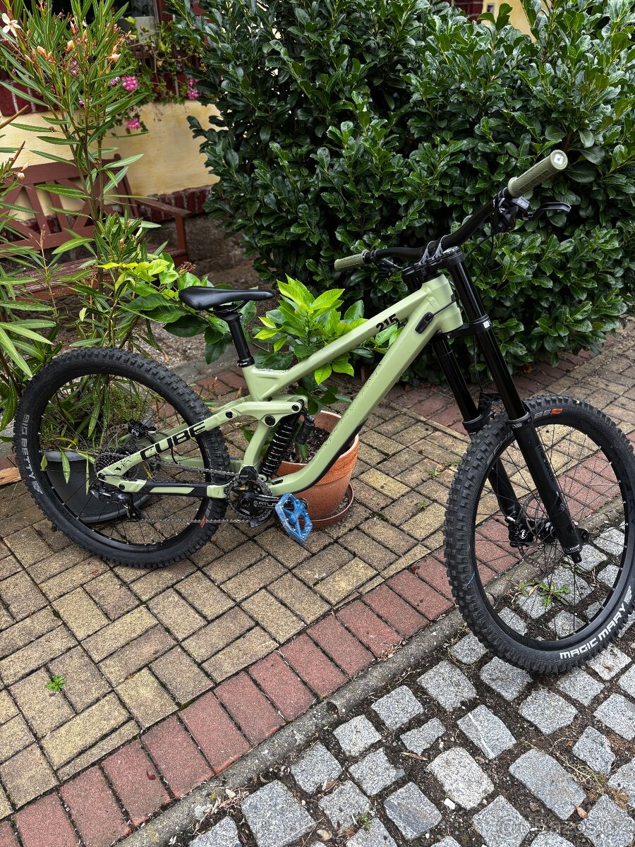 Downhillové kolo Cube TWO15 Race