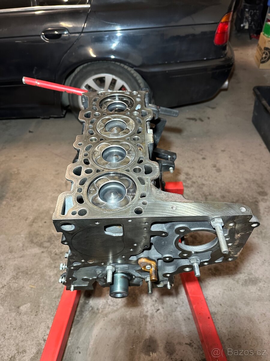 Díly z motoru M47