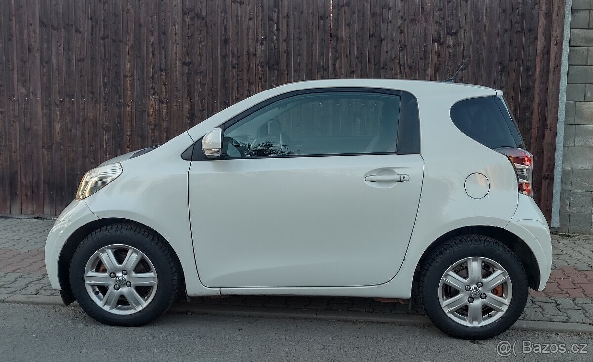 81.500km Toyota iQ 3+1 Polokůže CLIMA.BEZ KOROZE.Pneu.Brzdy