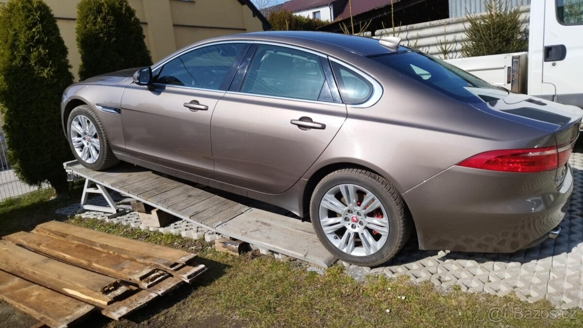 Jaguar XF 260 R-Sport 3.0D 221kw
