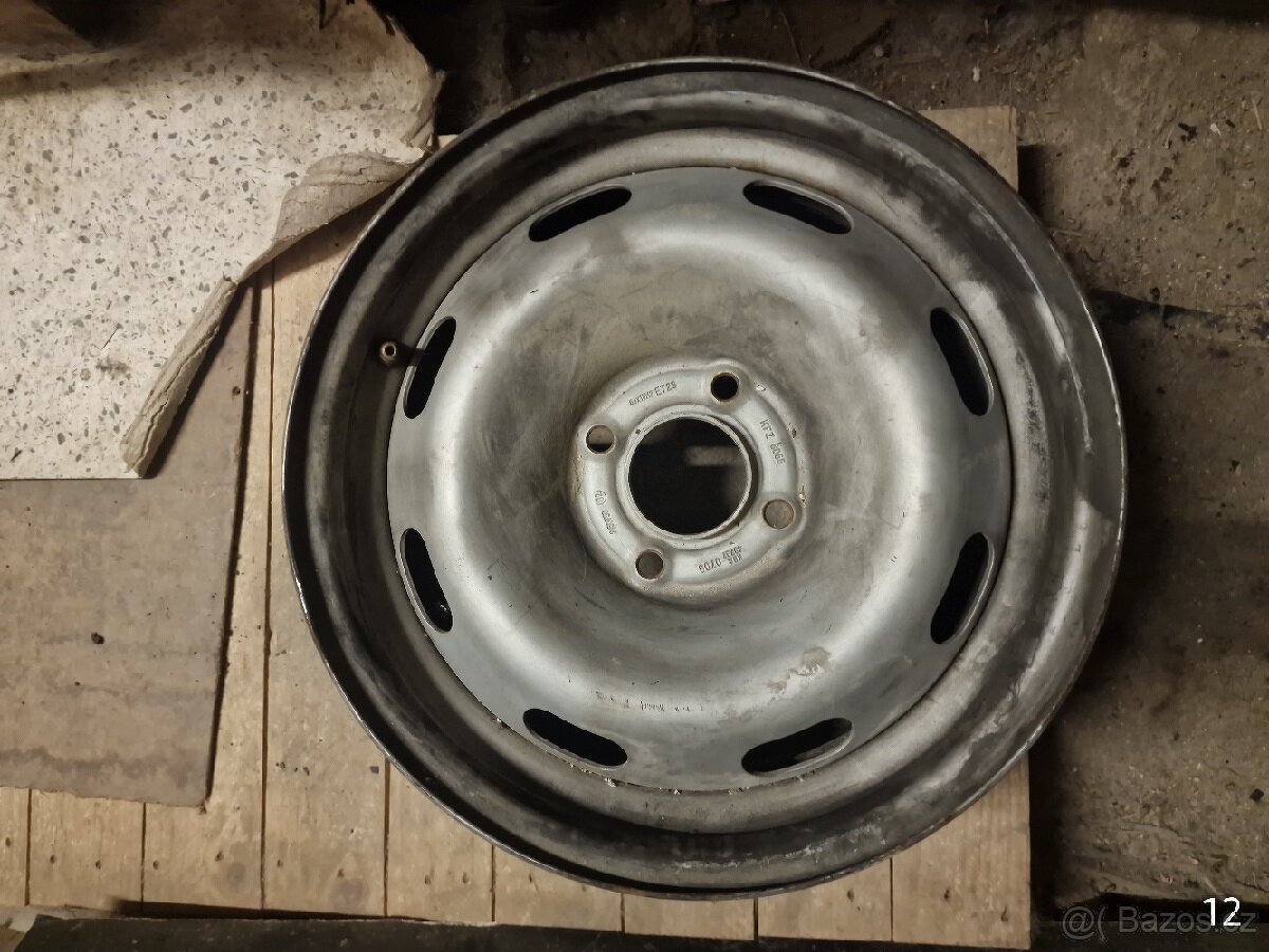 KFZ 8055 Plechový disk 6Jx15 4x108 ET23
4 ks