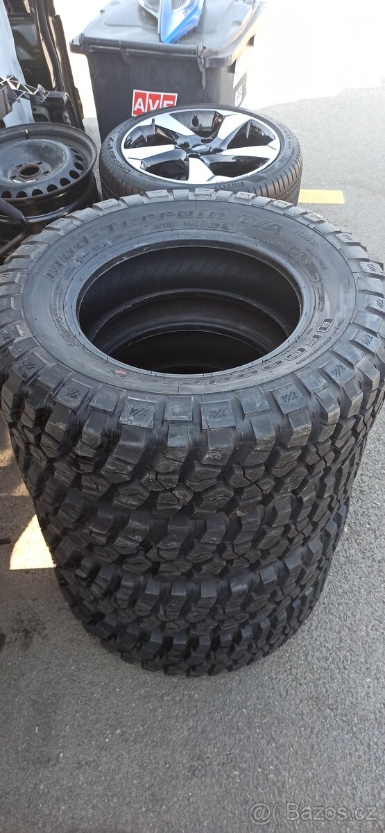 Off-road pneu