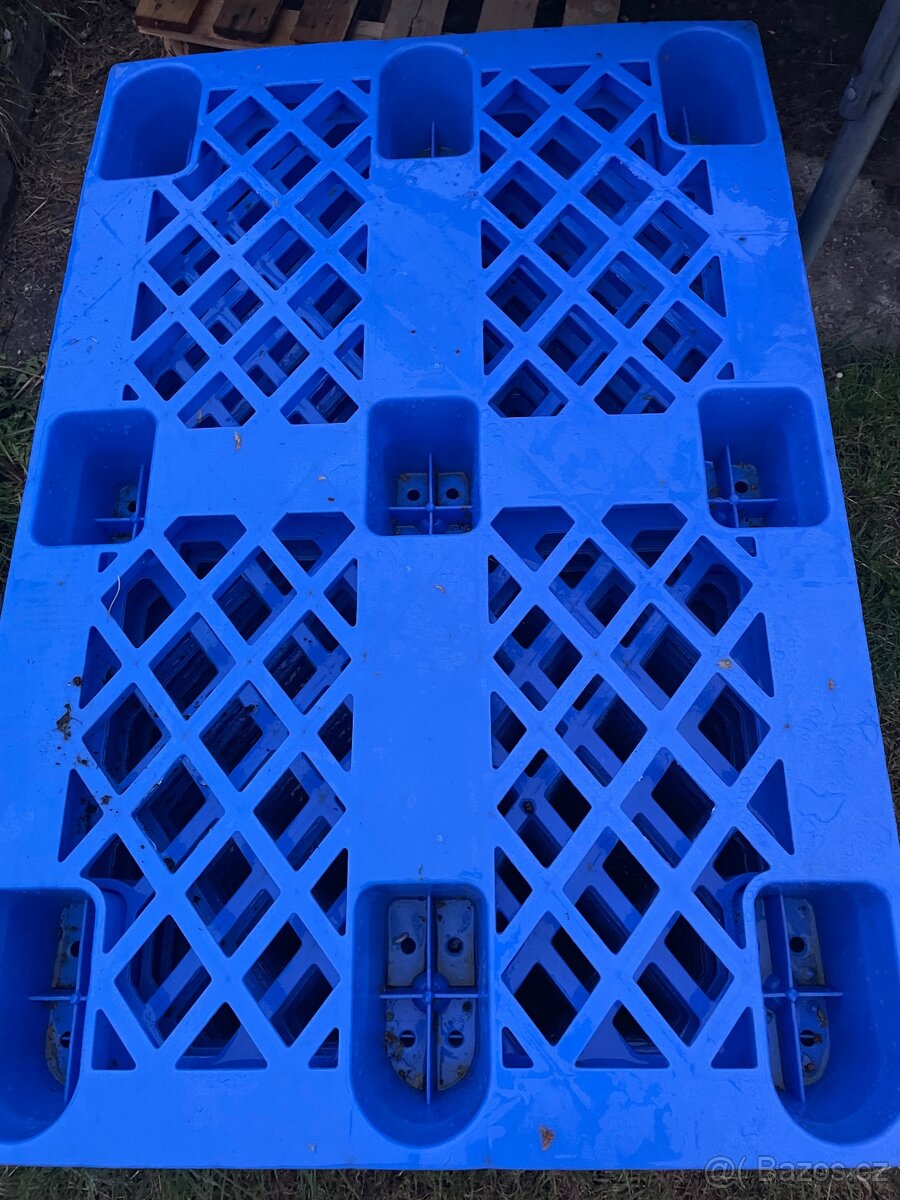Plastové palety 120 x 80