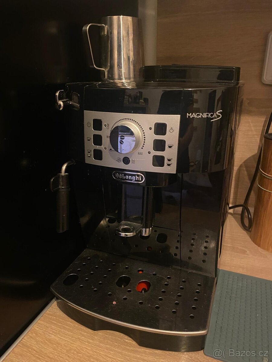 Kávovar De Longhi Magnifica S