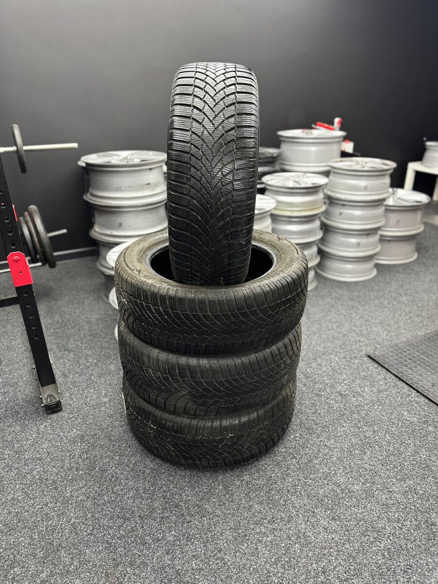 Sada pneu Bridgestone 235/55/18 104H