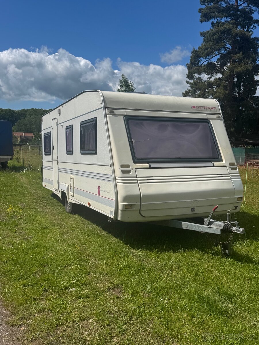 Obytny karavan SIR r.v.2000