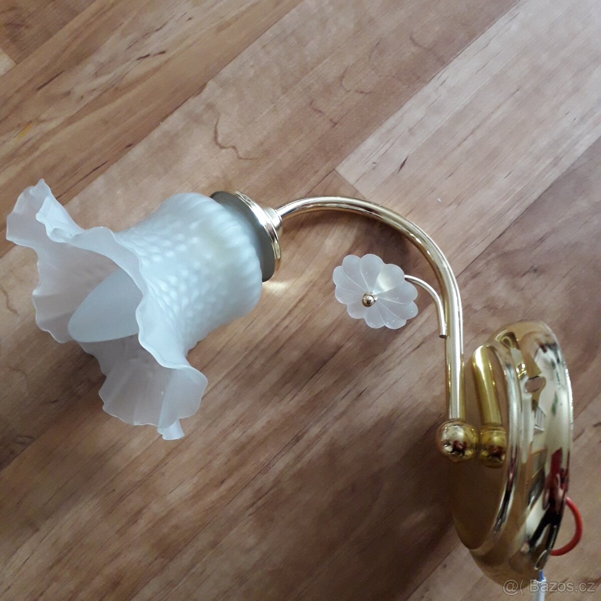 Lampa na zeď