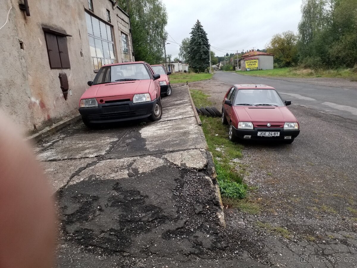 Prodám Škoda favorit a 2x škoda forman