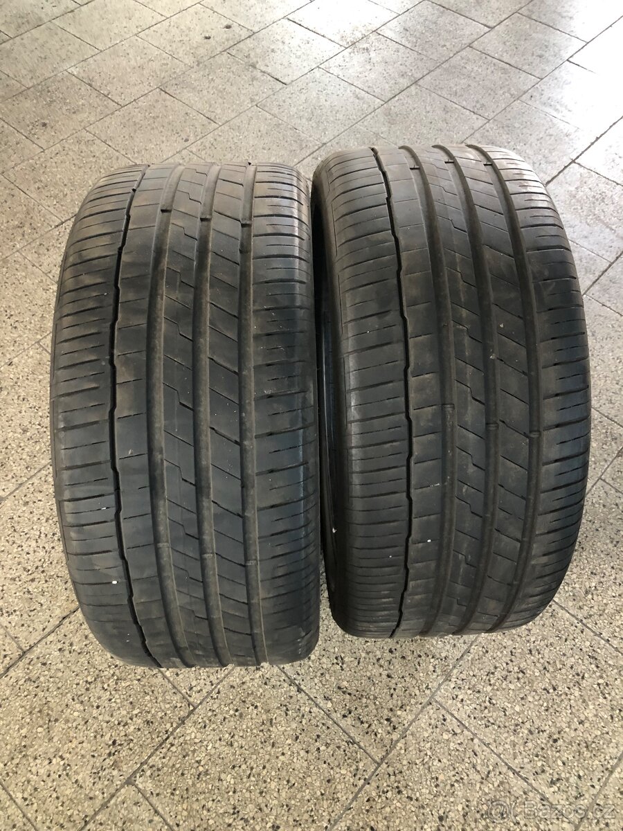 285/40/22 prodám 2ks letních pneu