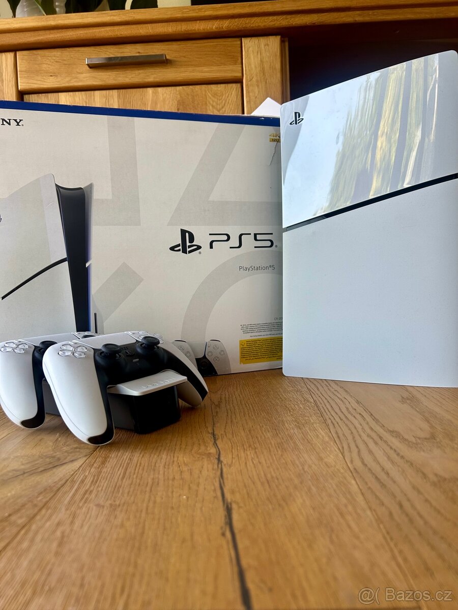 PS5 Slim + 2x ovladač + hry + dokovací stanice