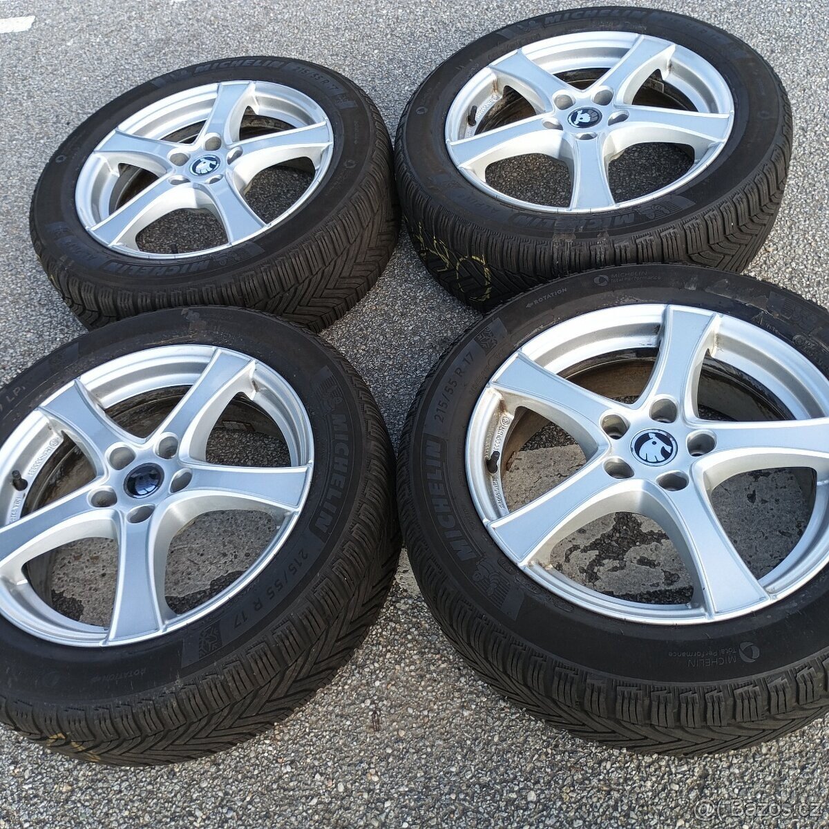 215/55R17 kompletní sada Škoda Superb