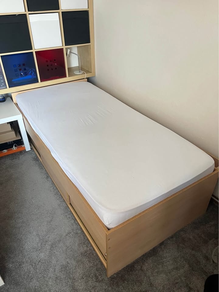 Postel 90x200 včetně matrace a roštu