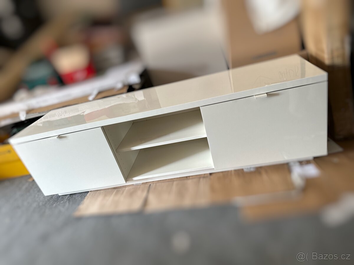 Ikea BYÅS TV stolek