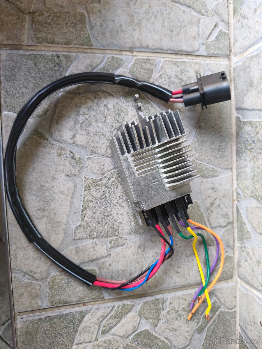 Audi A4 B6 Řídící jednotka ventilátoru