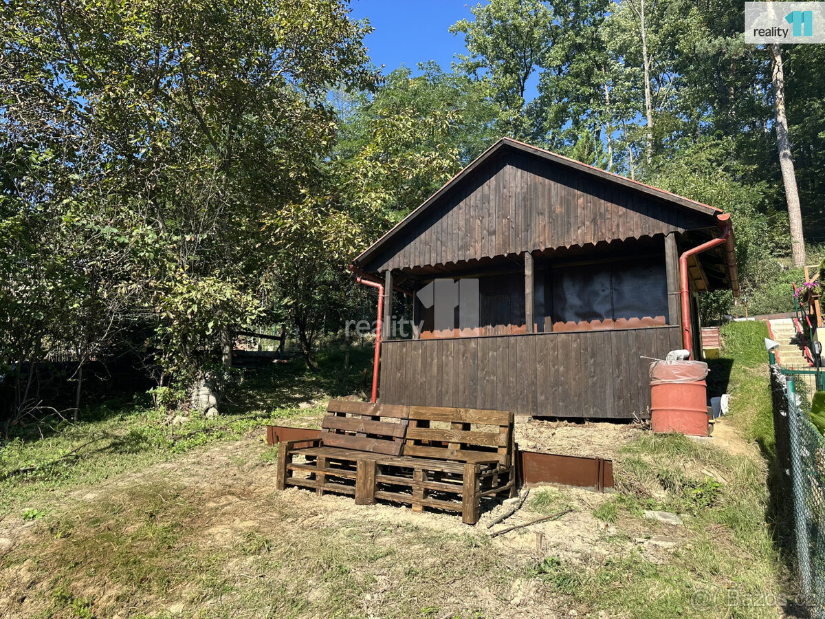 Chata 18 m2, s pozemkem 488 m2, Březnice