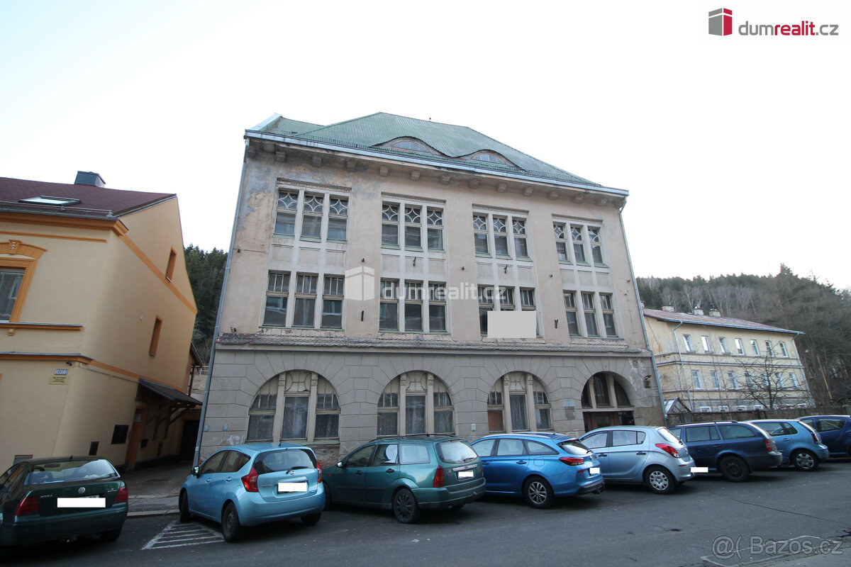 Objekt občanského vybavení - bývalá škola v Kraslicích