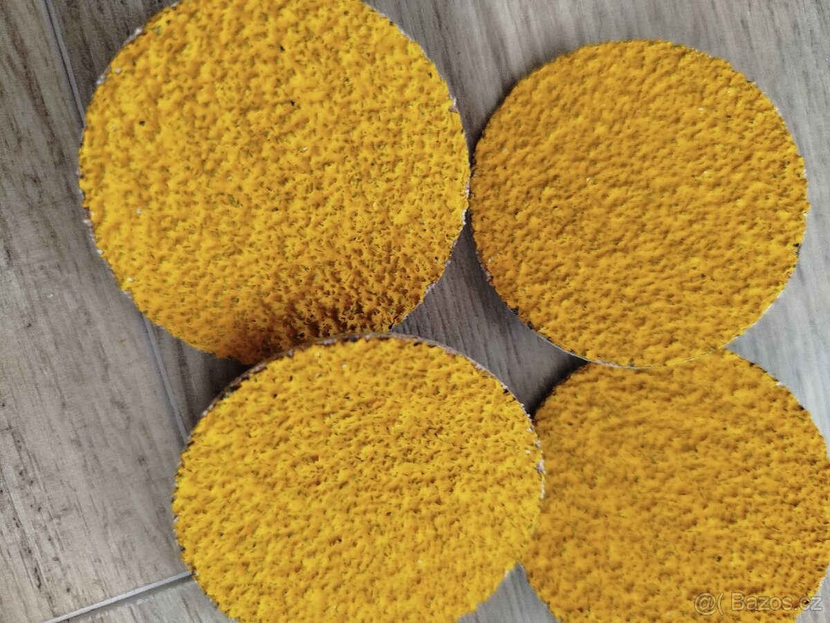 Brusné smirkové kotoučky s uchycením roloc, combidisc.