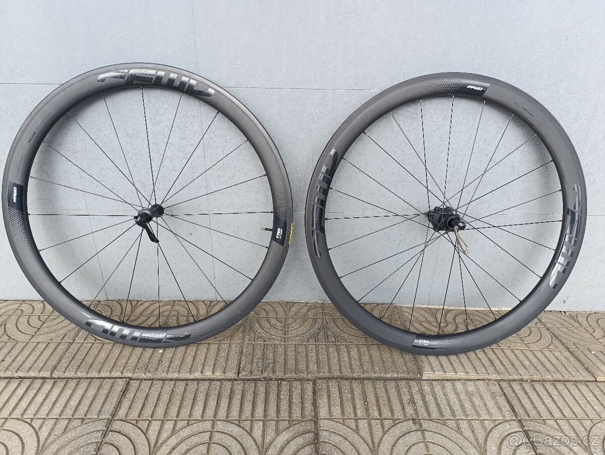 FFWD TYRO plášťové karbonová zapletená kola-najeto 200km