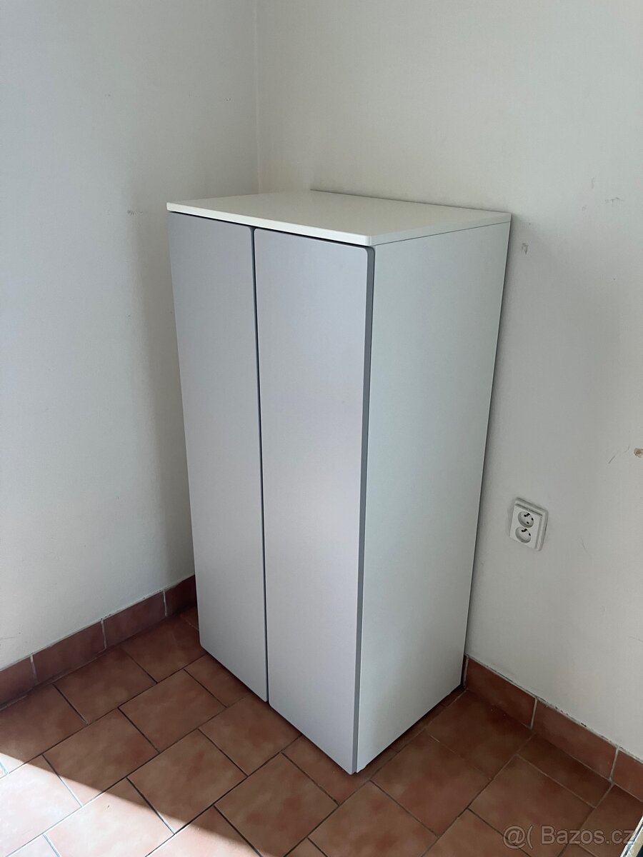 Skříň