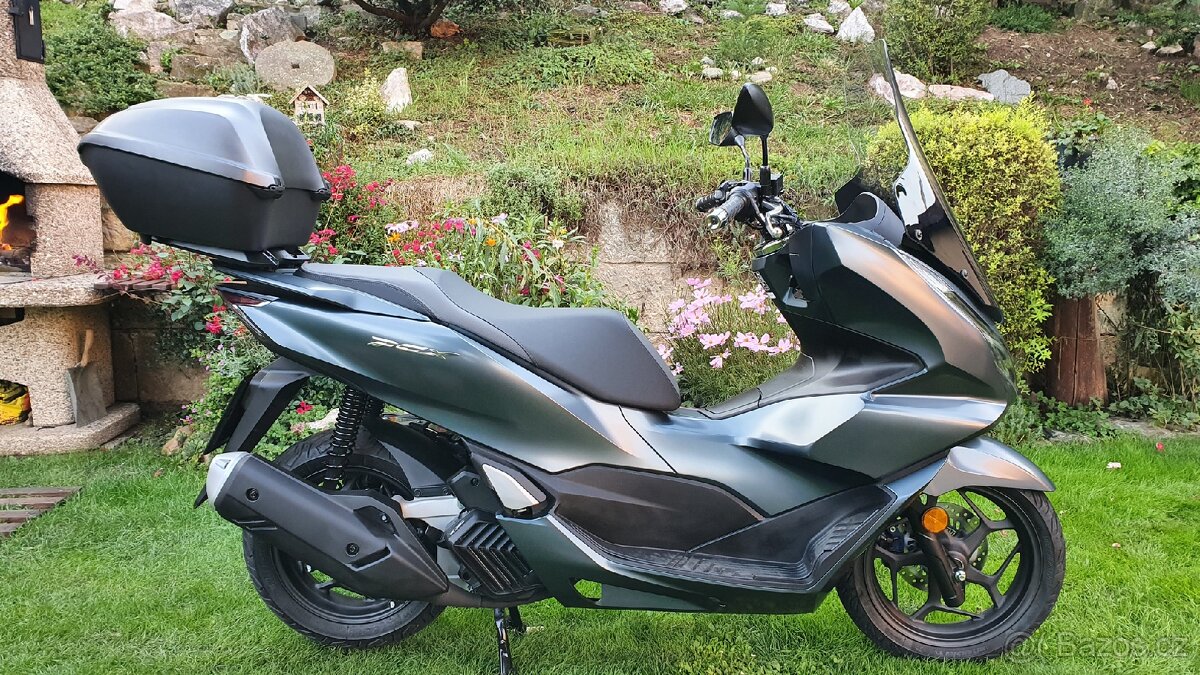 Honda PCX 125  jen 3655km jako NOVÉ nevyužité.