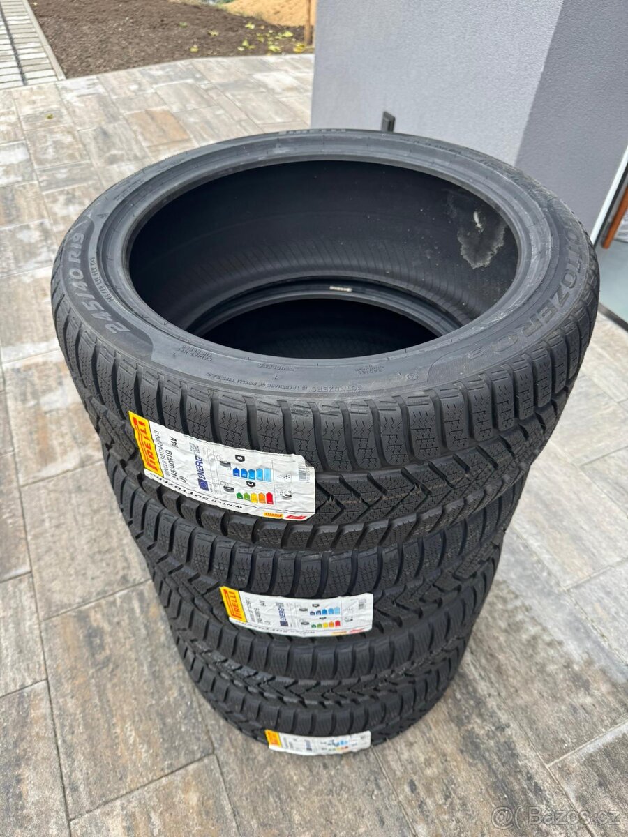 Zimní sada Pirelli Winter Sottozero 3   245/40 R19