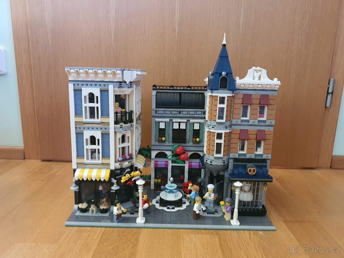 Lego 10255 shromáždění na náměstí