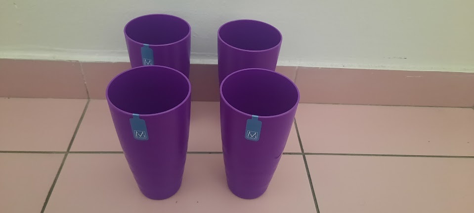 Prodám 4 kusy plastových kelímků