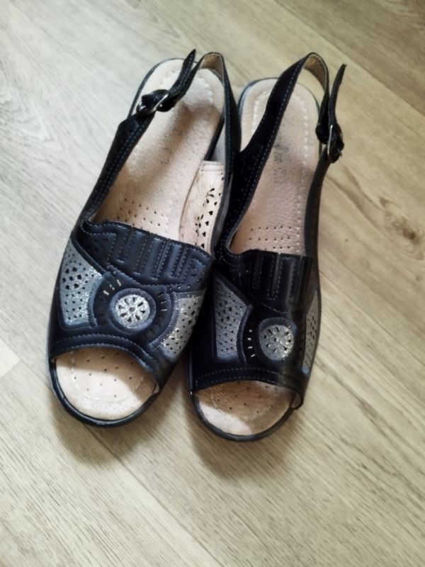 Prodám zánovní damské letni boty vel.42 PC 499,-kč