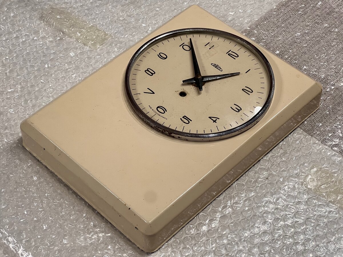 PRIM – nástěnné hodiny