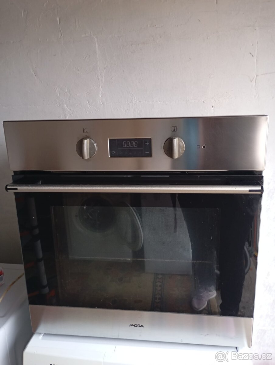 🔥 Vestavná trouba MORA