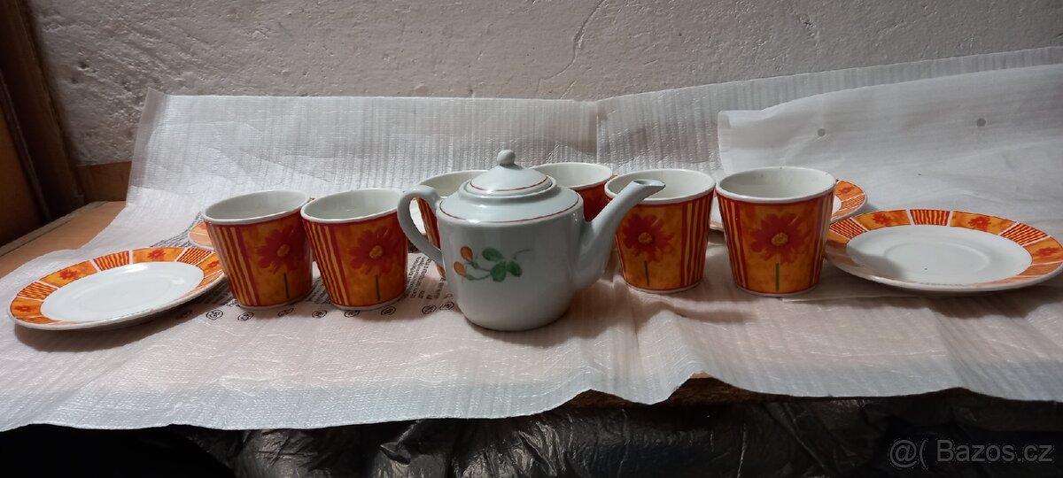 Čajovy set konvička hrníčky podšálky