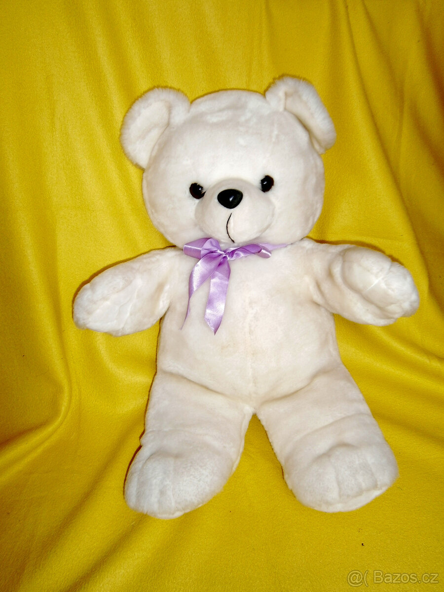 Velký plyšový medvěd