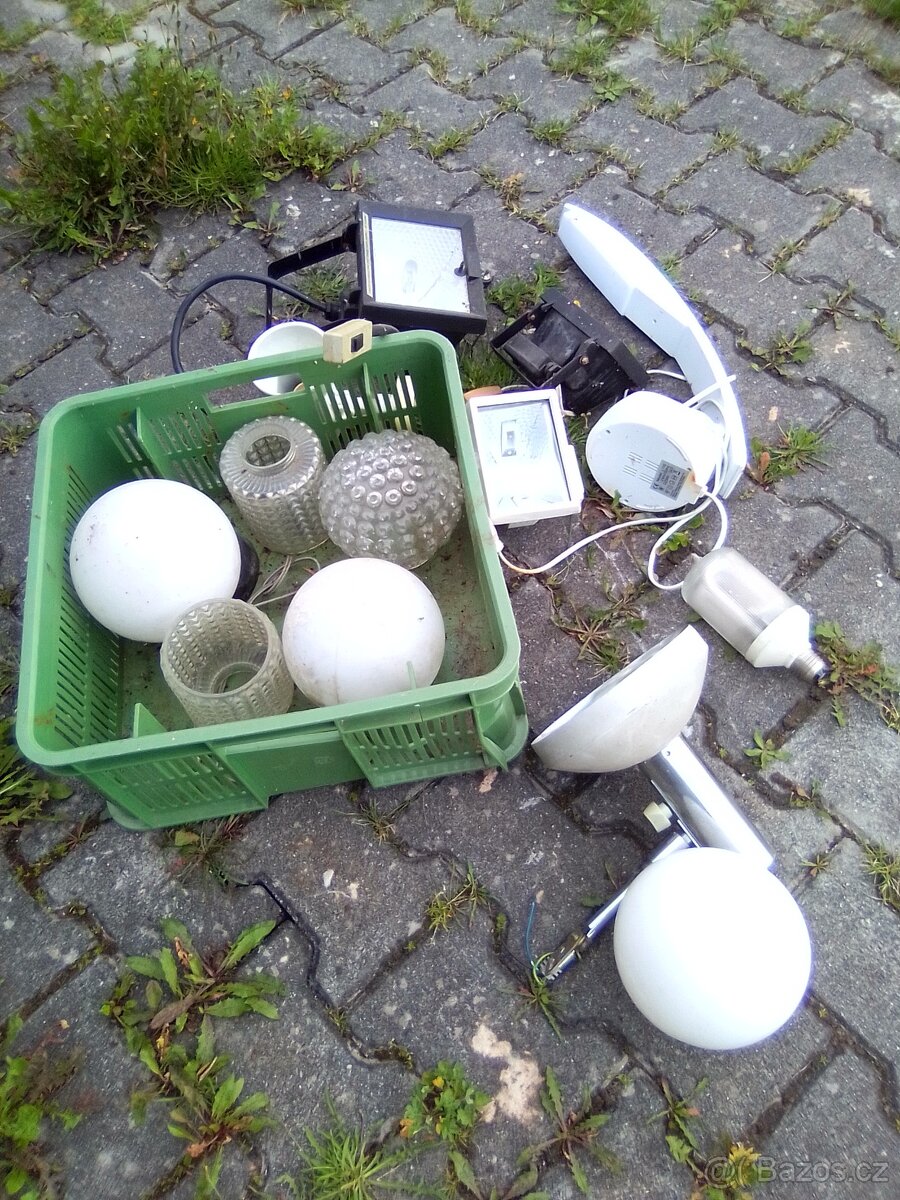 elektro zásuvky světla vypínače starší použití