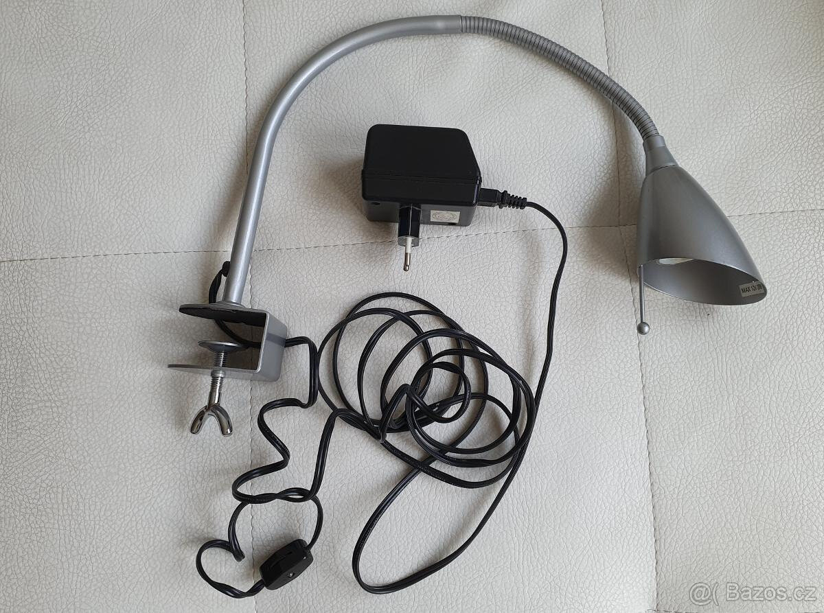 Lampička, teplá barva světla. Kabel 2 metry