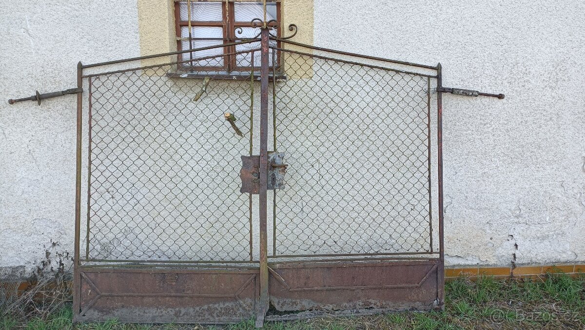 Kovaná vrata na renovaci